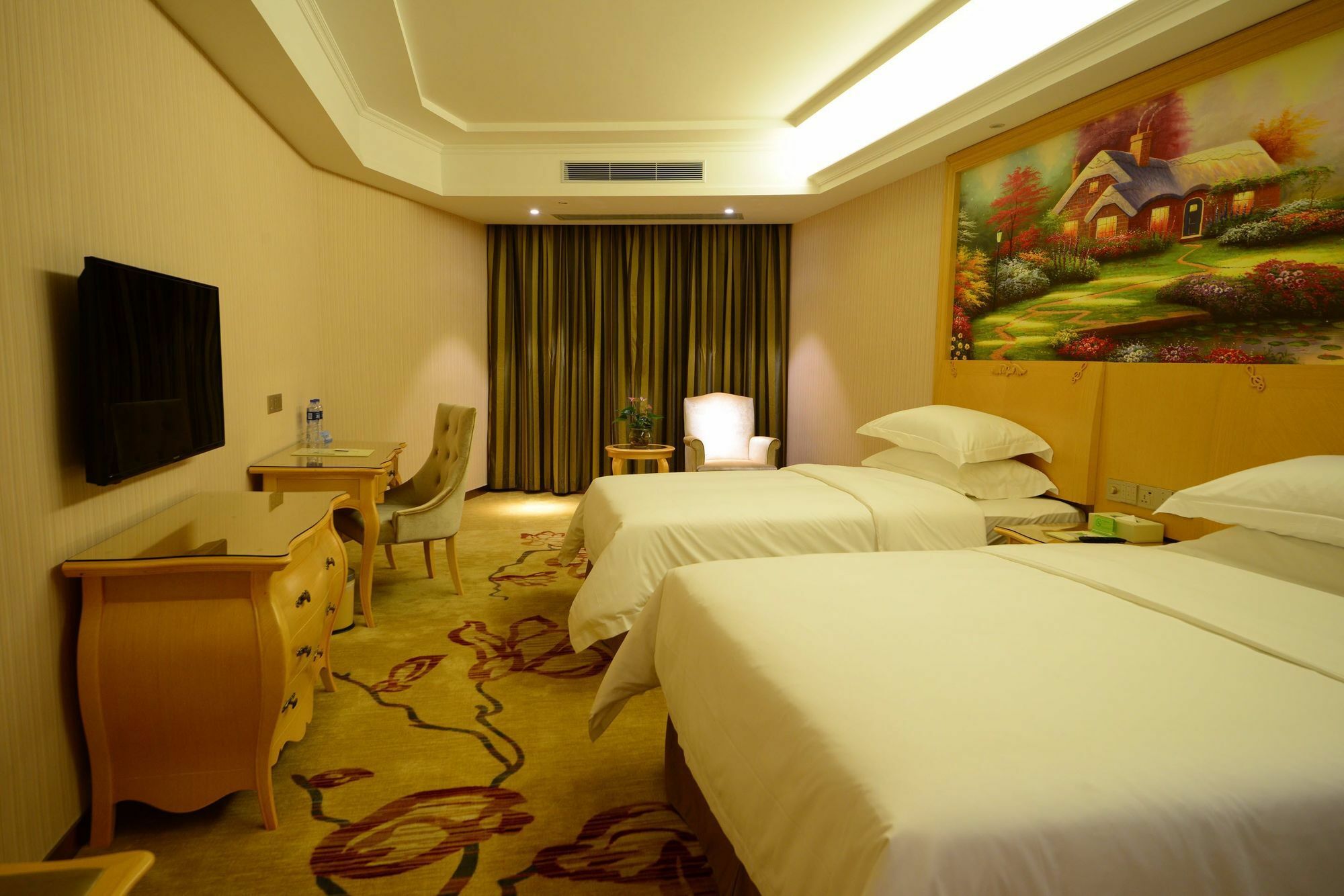Vienna International Hotel Shajing Heyi Branch Shenzhen Exterior photo