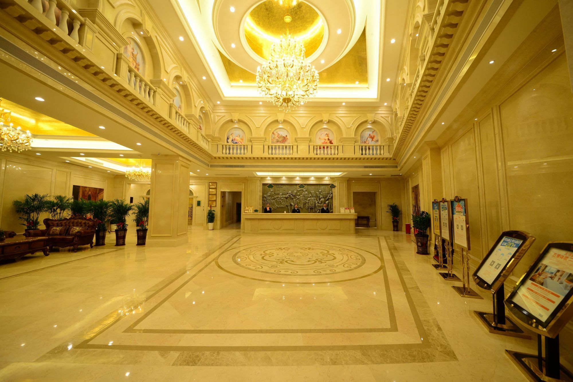 Vienna International Hotel Shajing Heyi Branch Shenzhen Exterior photo